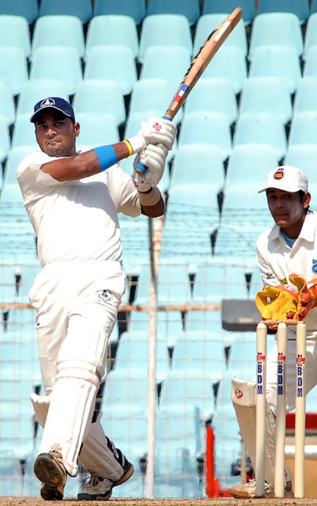 M Vijay plays the pull shot, Tamil Nadu v Delhi, Ranji Trophy Super League, Group A, Chennai, 1st day, December 25, 2007 