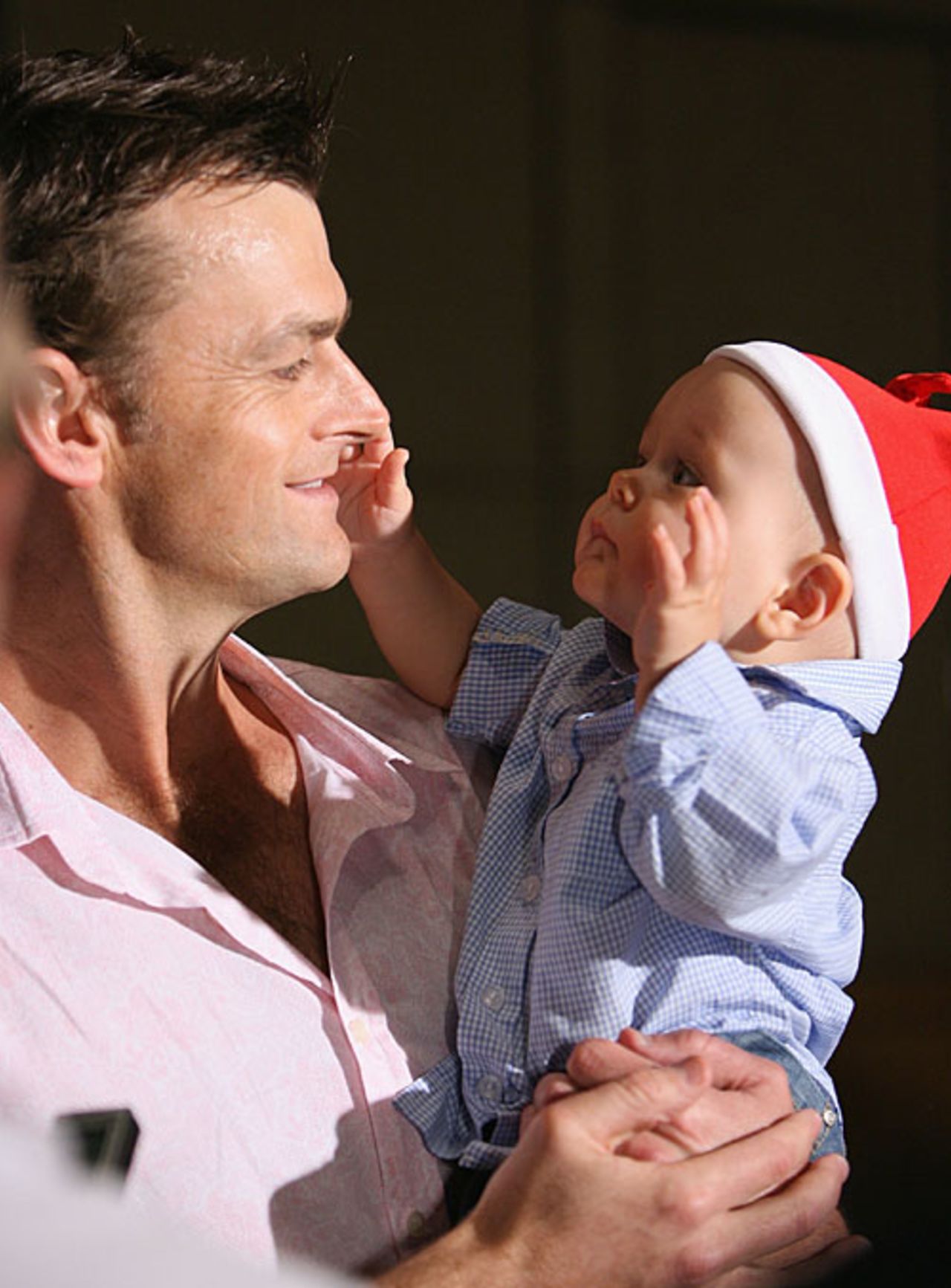 Adam Gilchrist poses with his youngest child Archie at the Australian side's Christmas lunch, Melbourne, December 25, 2007