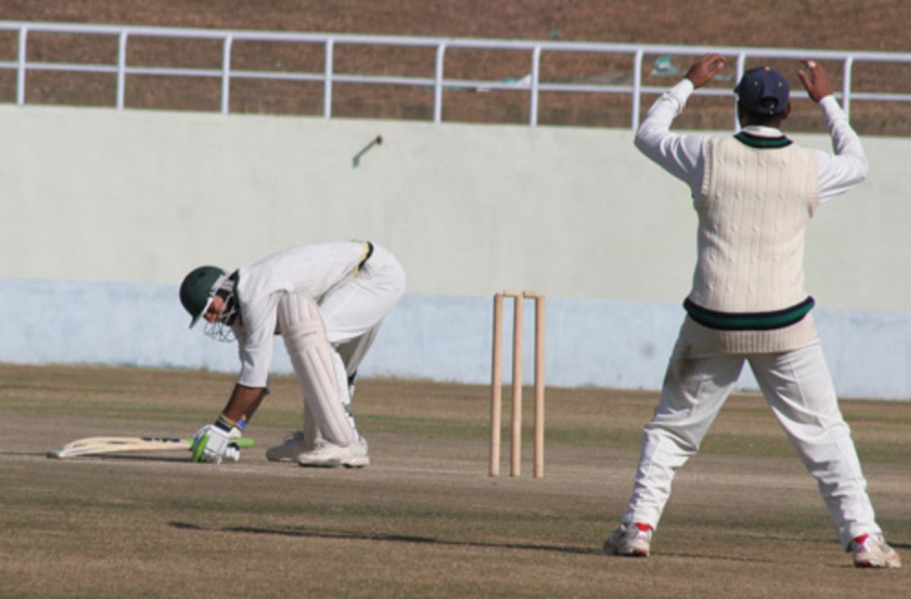 Mukesh Sharma gets into an awkward position after missing a cut shot, Himachal Pradesh v Rajashtan, Ranji Tropy Super League, Group A, 7th round, 1st day, Dharamsala, December 25, 2007