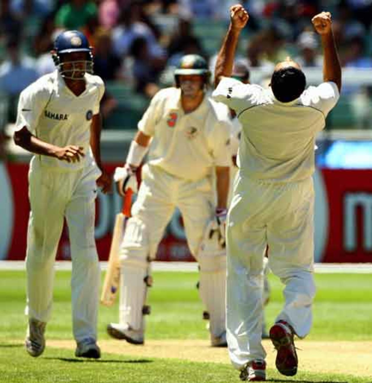 Mike Hussey rubs his back leg after being trapped in front by Anil Kumble, Australia v India, 1st Test, MCG, December 26, 2007