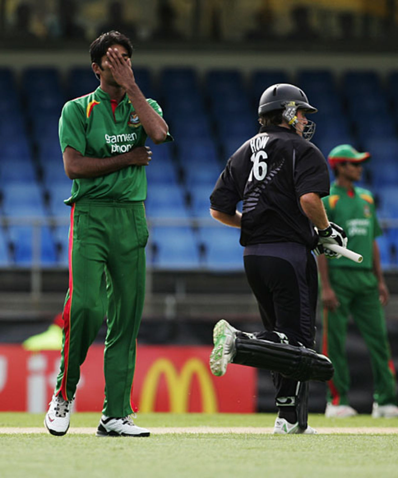 Shahadat Hossain looks on as the New Zealand openers pile up the runs, New Zealand v Bangladesh, 1st ODI, Auckland, December 26, 2007