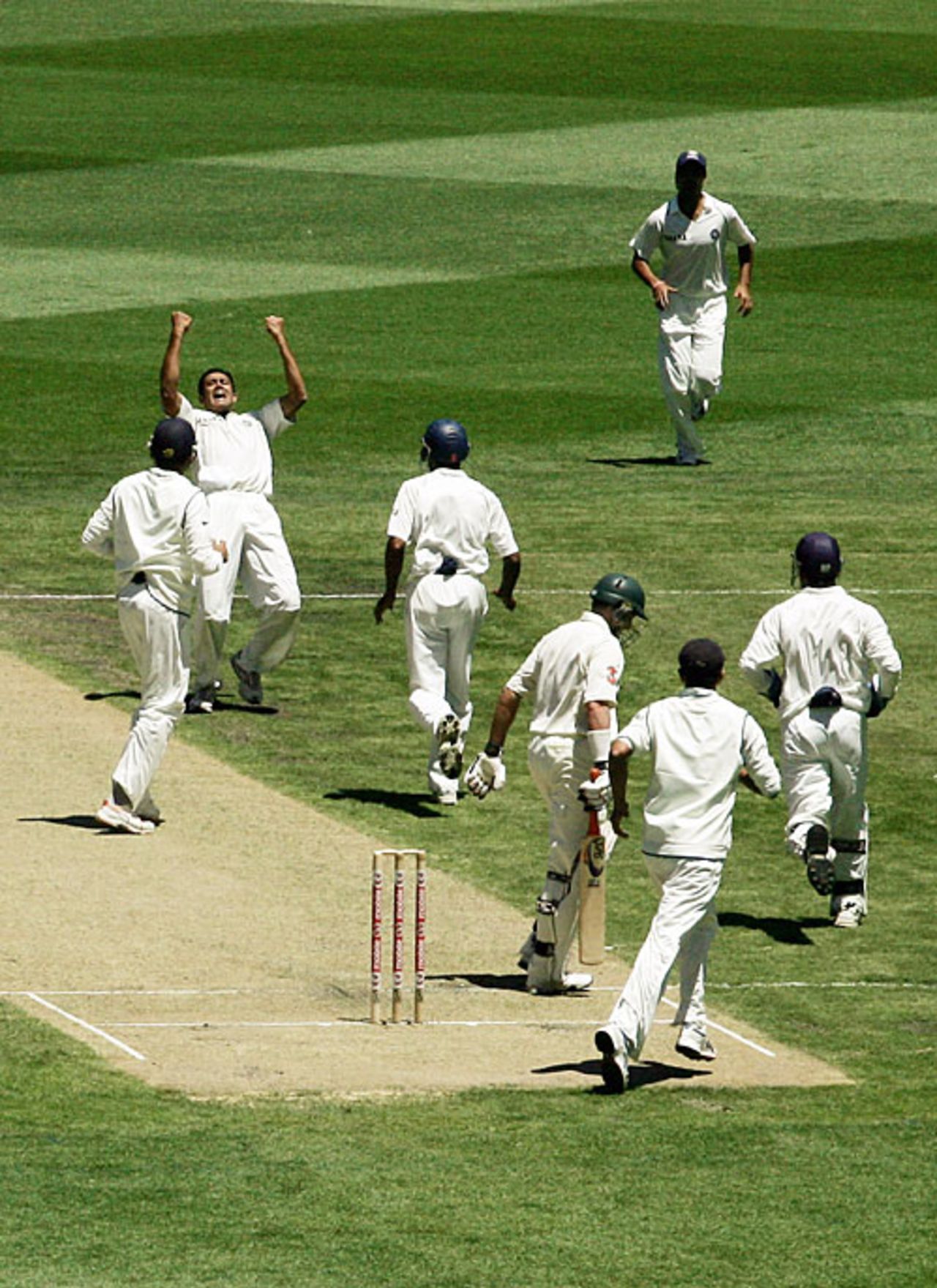 Anil Kumble celebrates the dismissal of Michael Hussey, Australia v India, 1st Test, MCG, December 26, 2007