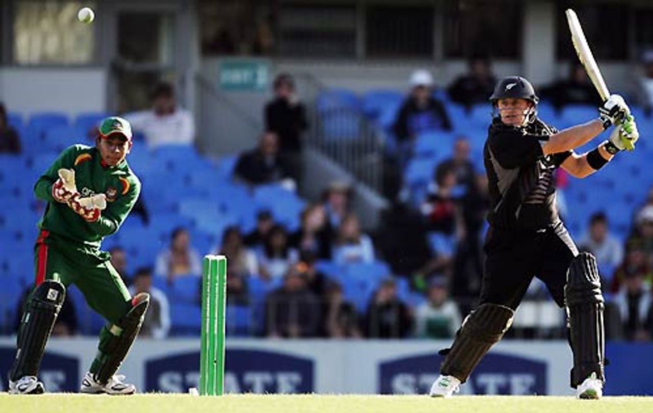 Scott Styris led New Zealand home with a quickfire 25, New Zealand v Bangladesh, 1st ODI, Auckland, December 26, 2007