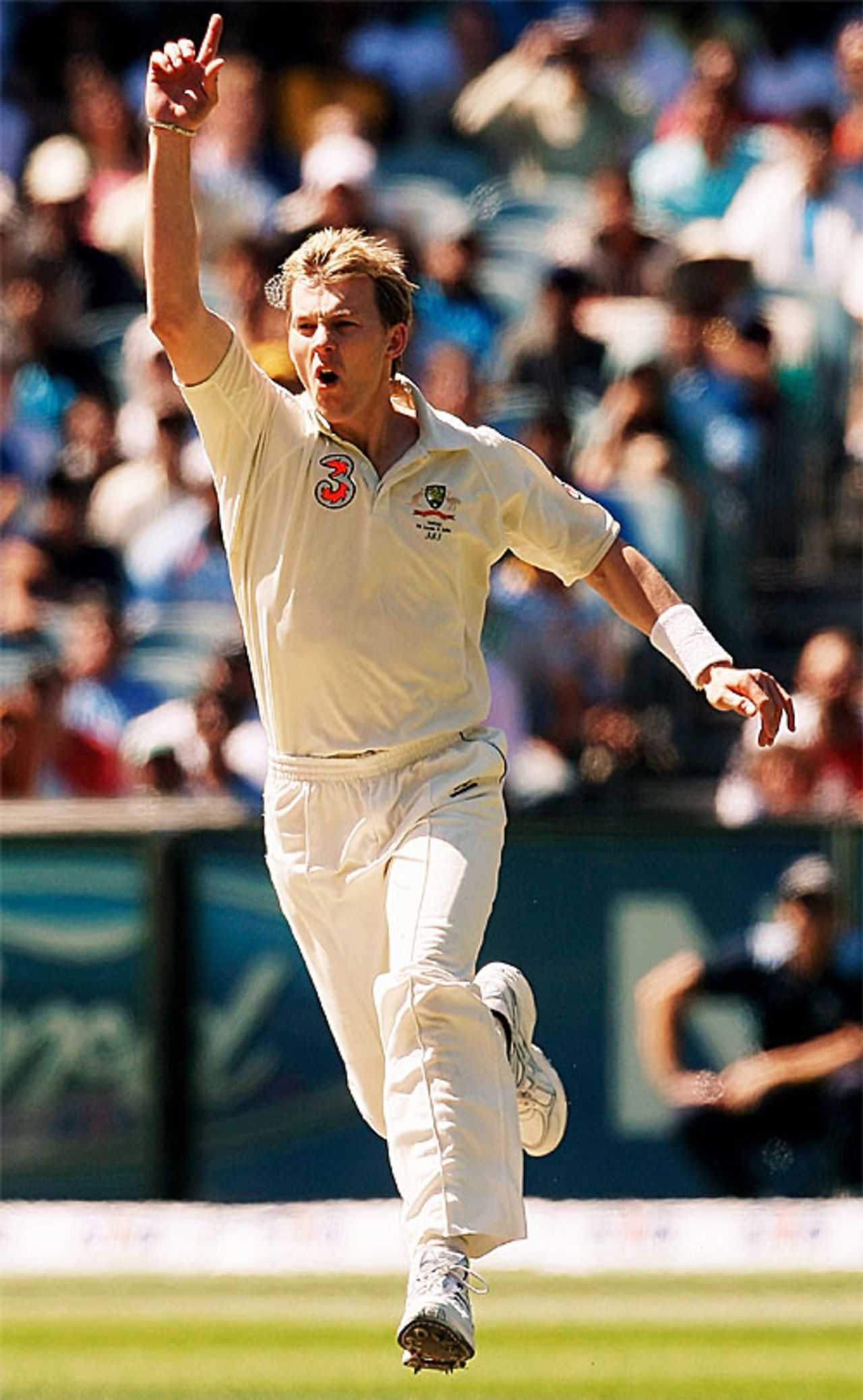 Brett Lee was in the wickets before and after lunch, wobbling India's top order, Australia v India, 1st Test, MCG, December 27, 2007