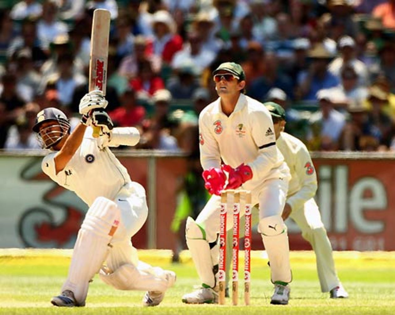 Sachin Tendulkar takes on Brad Hogg with a loft over long-on, Australia v India, 1st Test, Melbourne, 2nd day, December 27, 2007