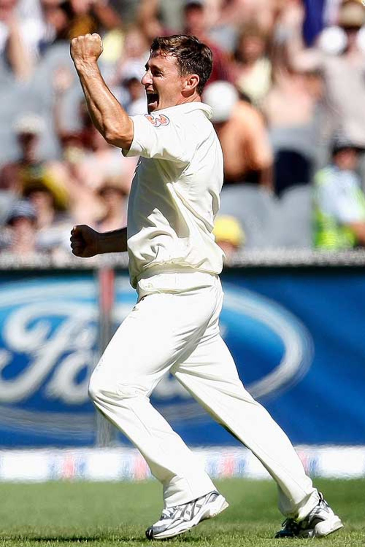 Brad Hogg is pumped up after dismissing an Indian batsman, Australia v India, 1st Test, Melbourne, 2nd day, December 27, 2007