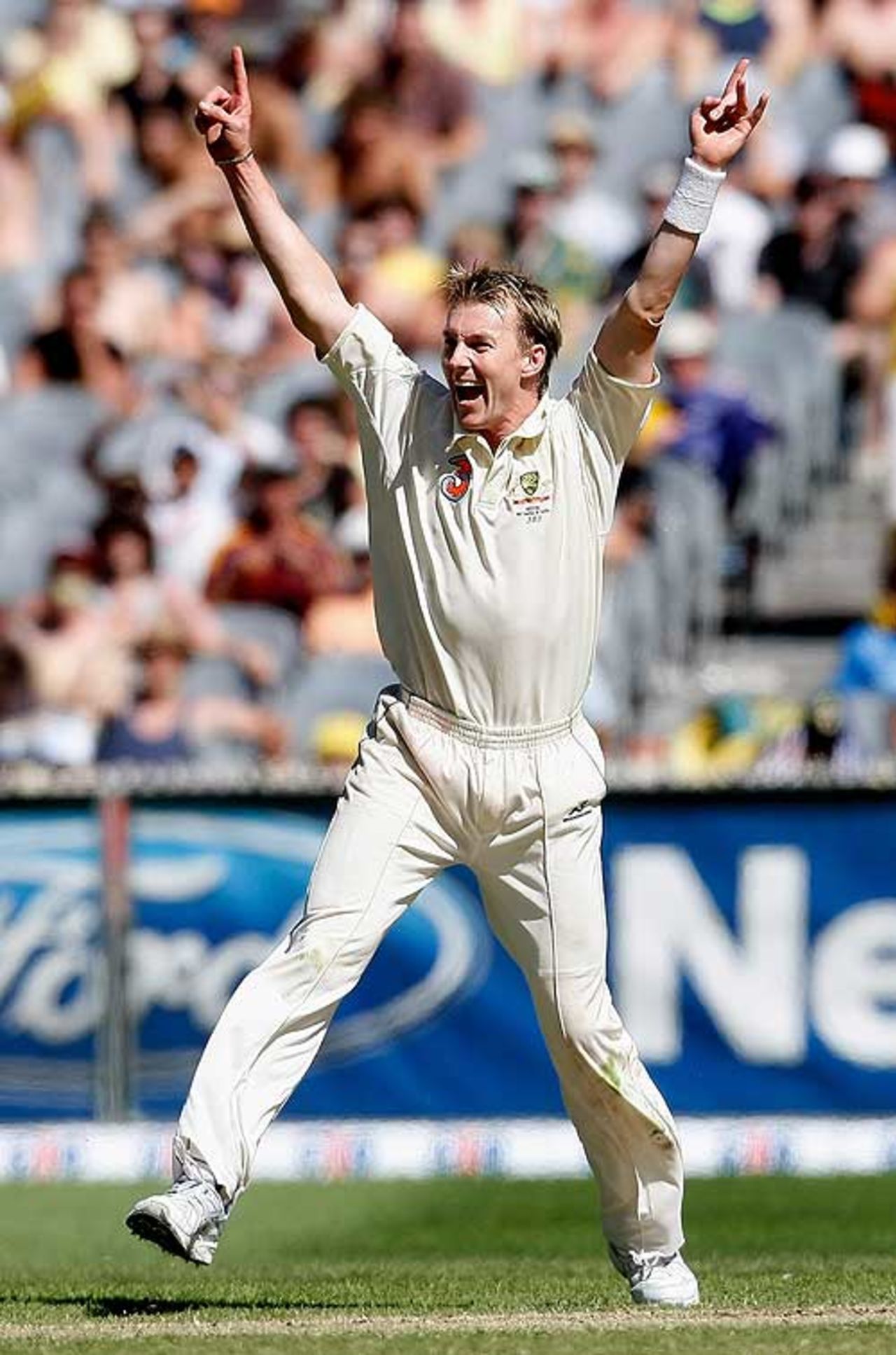 Brett Lee celebrates a wicket, Australia v India, 1st Test, Melbourne, 2nd day, December 27, 2007