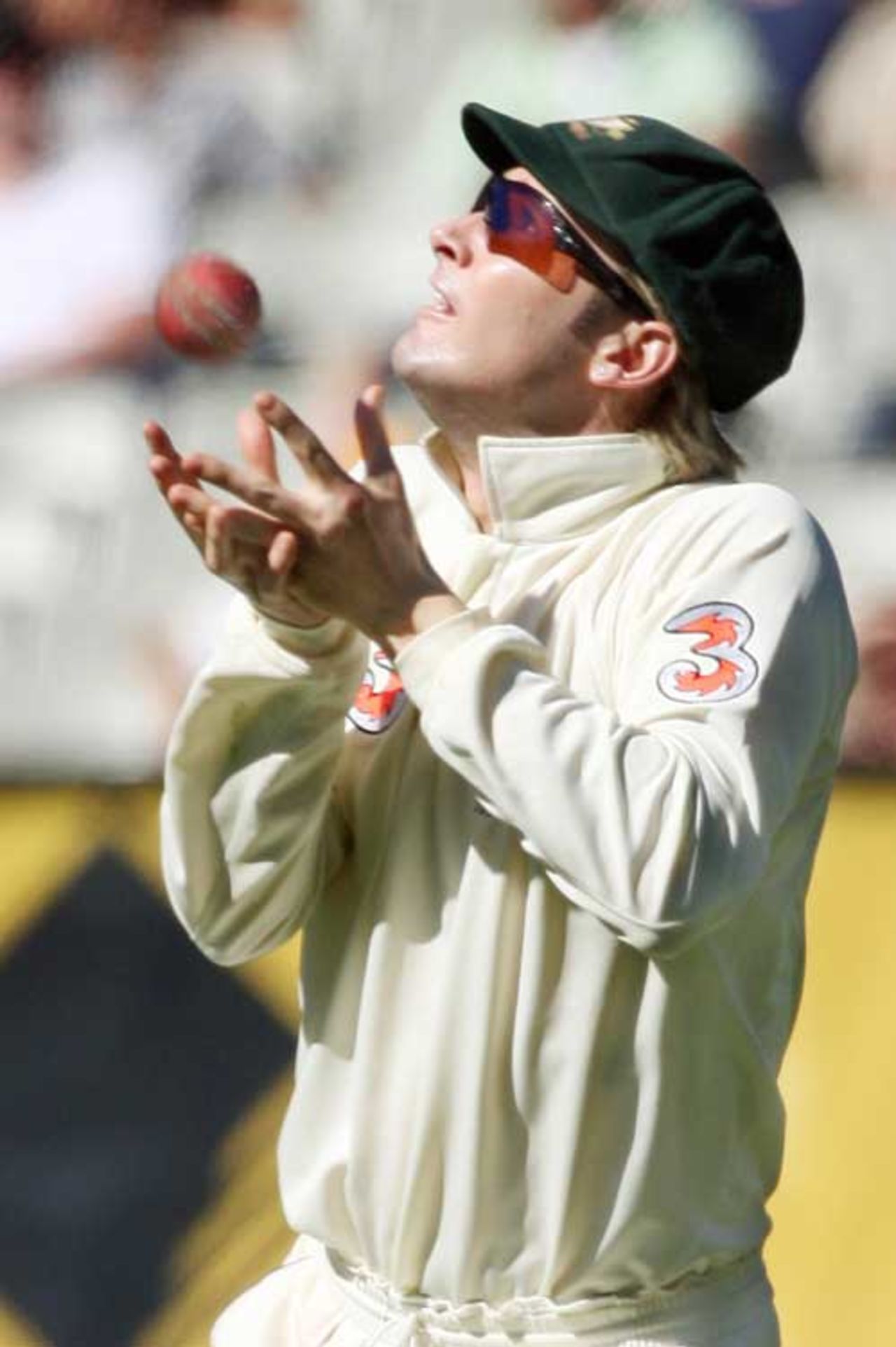 Michael Clarke catches Harbhajan Singh off Brad Hogg, Australia v India, 1st Test, Melbourne, 2nd day, December 27, 2007