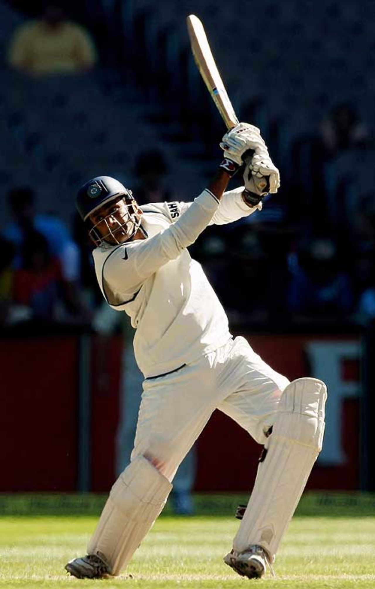 Anil Kumble displays his aggression while scoring 27, Australia v India, 1st Test, Melbourne, 2nd day, December 27, 2007