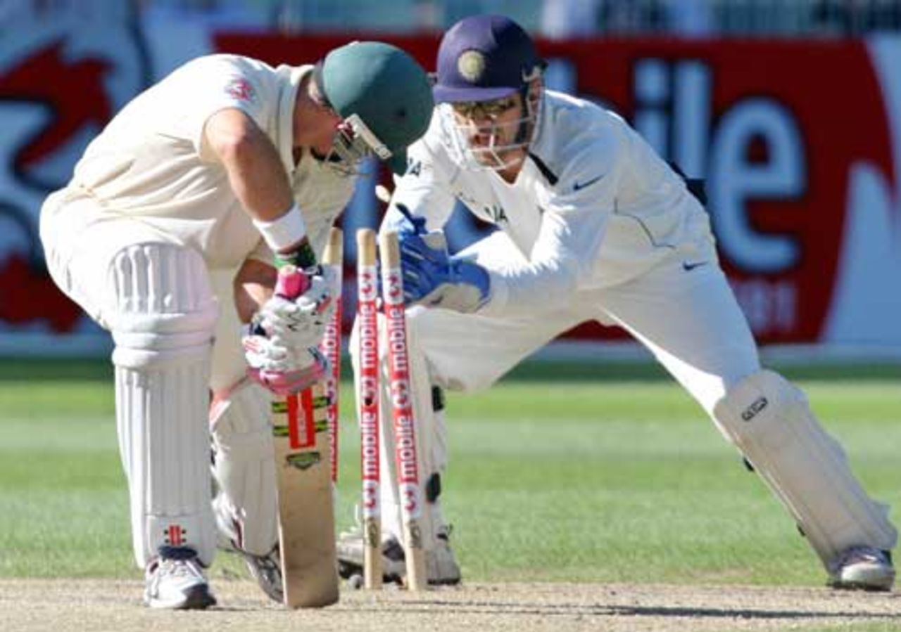MS Dhoni attempts an unsuccessful stumping of Matthew Hayden , Australia v India, 1st Test, Melbourne, 2nd day, December 27, 2007