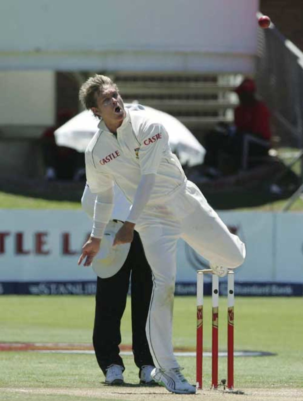Paul Harris gives the ball some air, South Africa v West Indies, 1st Test, Port Elizabeth, 2nd day, December 27, 2007 
