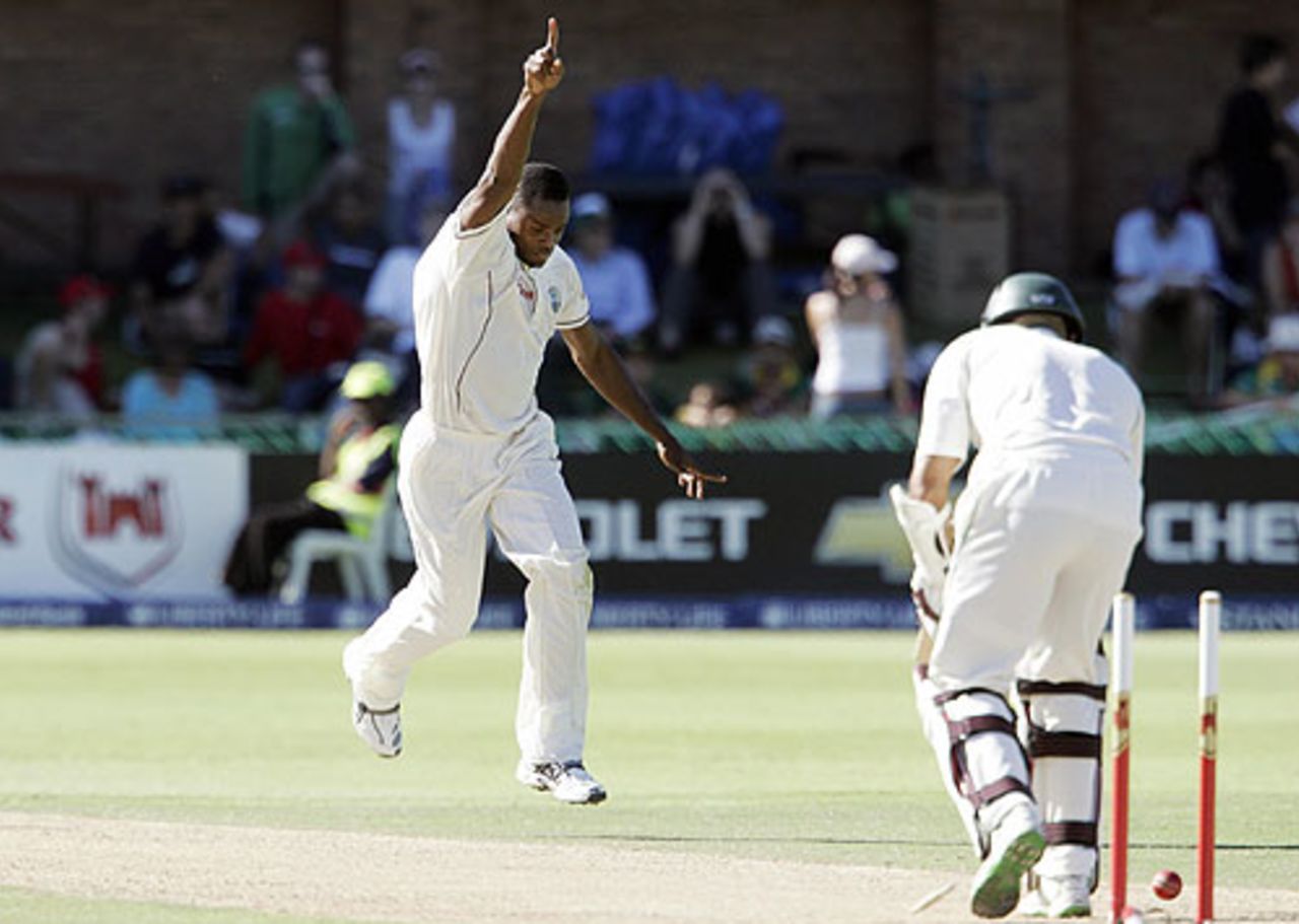 Daren Powell splays Hashim Amla's middle stump, South Africa v West Indies, 1st Test, Port Elizabeth, 2nd day, December 27, 2007