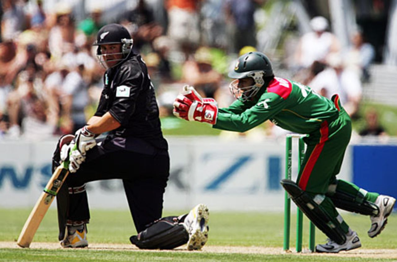 Mushfiqur Rahim takes a catch to dismiss Peter Fulton for 83, New Zealand v Bangladesh, 2nd ODI, Napier, December 28, 2007