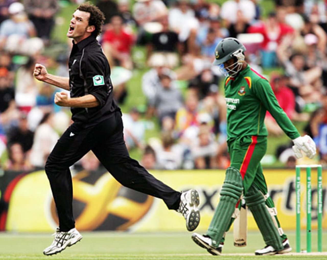 Kyle Mills celebrates after dismissing Tamim Iqbal, New Zealand v Bangladesh, 2nd ODI, Napier, December 28, 2007