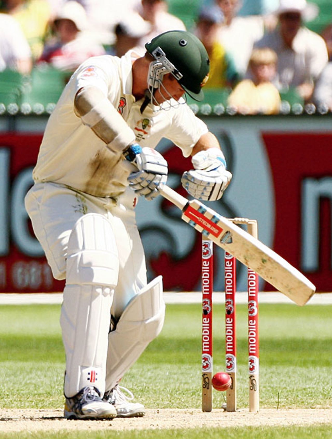 Phil Jaques nearly plays on, Australia v India, 1st Test, Melbourne, 3rd day, December 28, 2007