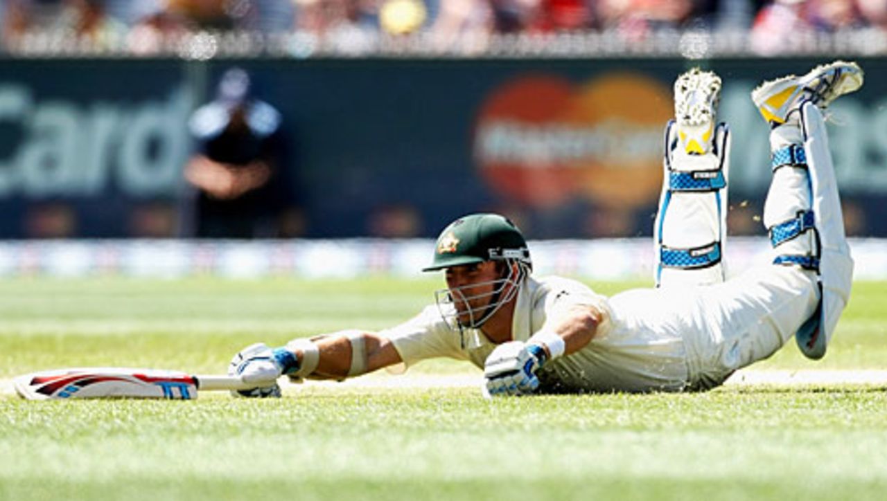 Phil Jaques dives to make his ground, Australia v India, 1st Test, Melbourne, 3rd day, December 28, 2007