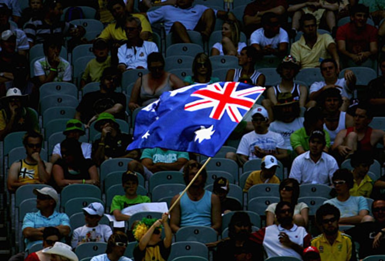 Australian fans watch their team dominate, Australia v India, 1st Test, Melbourne, 3rd day, December 28, 2007
