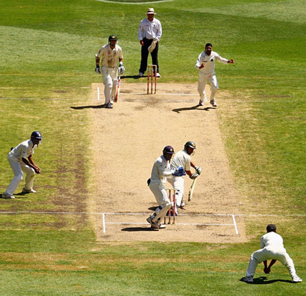Ricky Ponting is caught by Rahul Dravid off Harbhajan Singh, Australia v India, 1st Test, Melbourne, 3rd day, December 28, 2007
