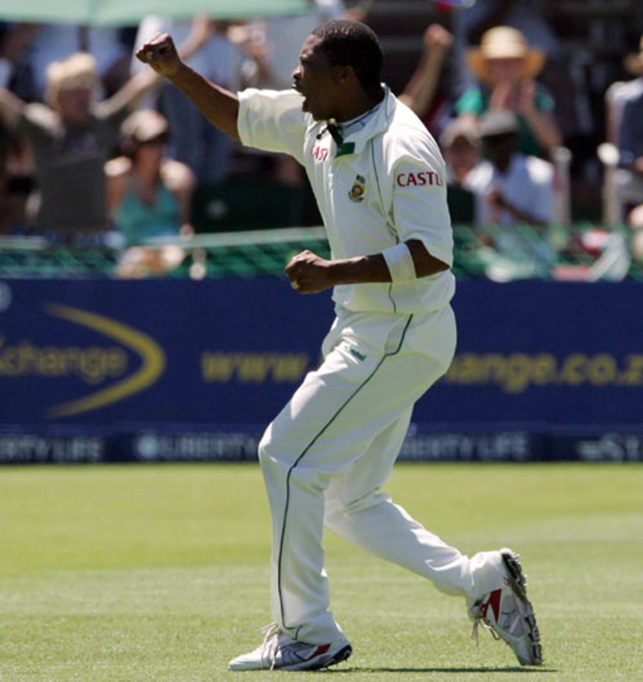 Makhaya Ntini exults after getting a wicket, South Africa v West Indies, 1st Test, Port Elizabeth, 3rd day, December 28, 2007