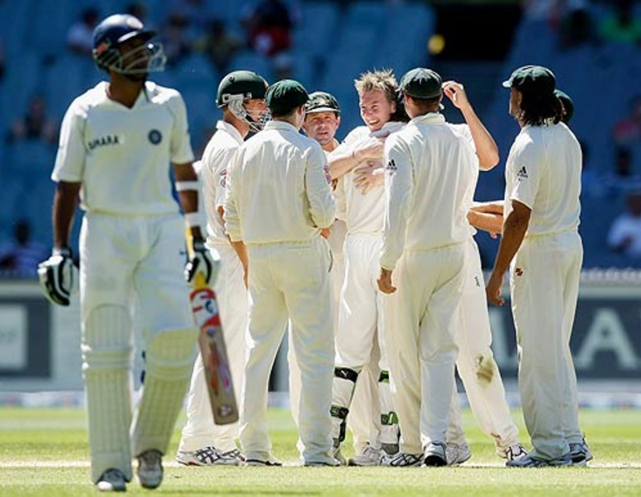 Brett Lee is congratulated on removing Wasim Jaffer, Australia v India, 1st Test, Melbourne, 4th day, December 29, 2007