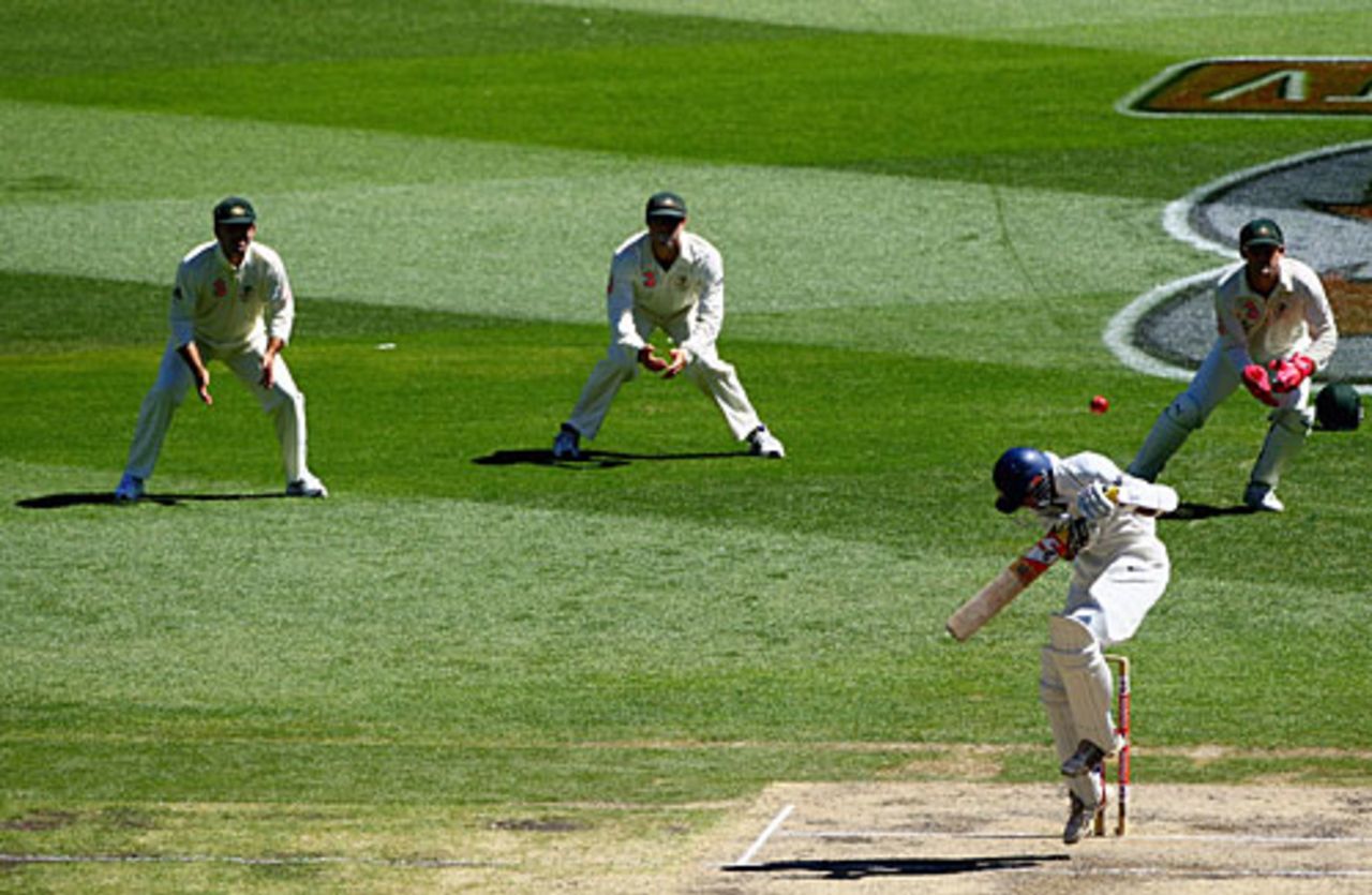 Wasim Jaffer ducks a bouncer, Australia v India, 1st Test, Melbourne, 4th day, December 29, 2007