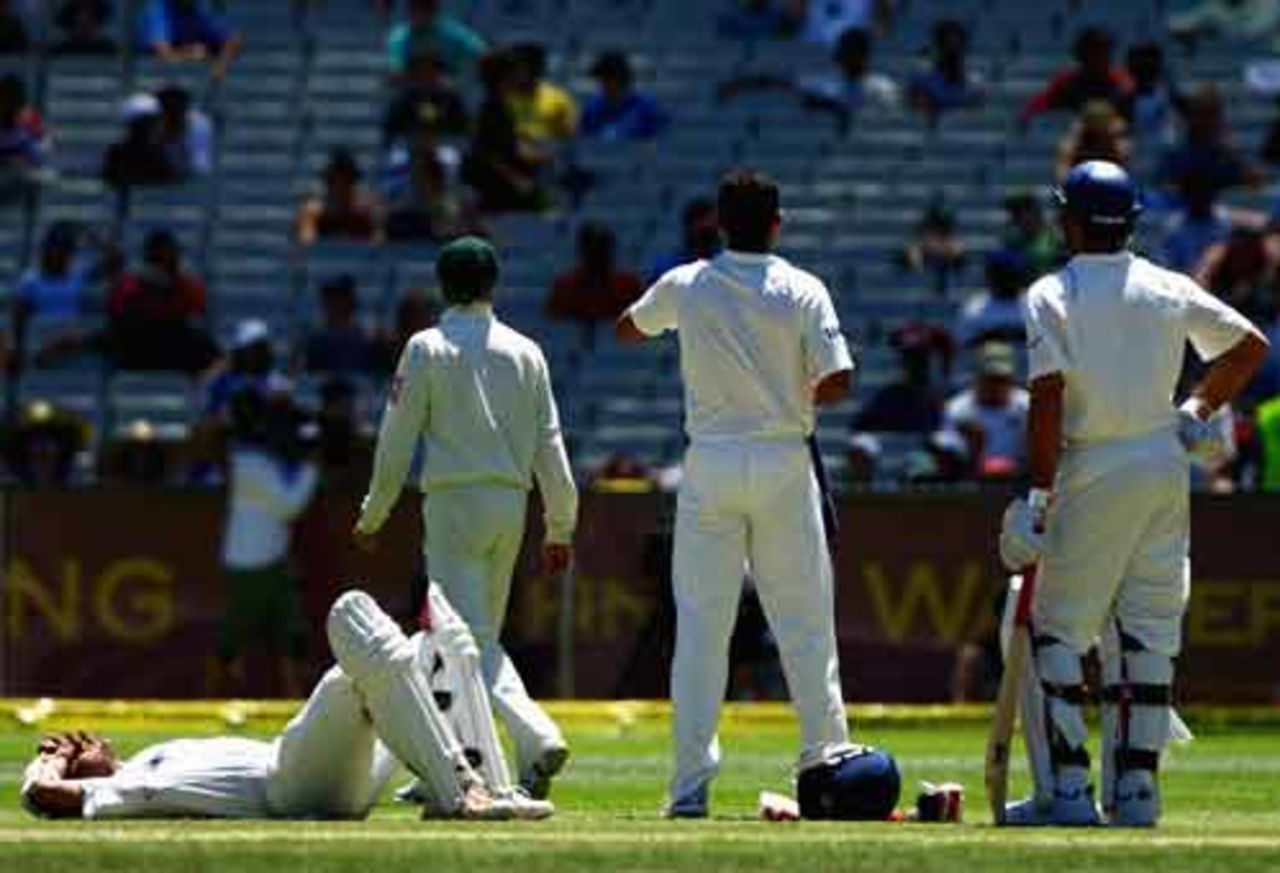 India were forced to work hard in the heat and Sourav Ganguly was laid low at one stage, Australia v India, 1st Test, Melbourne, 4th day, December 29, 2007