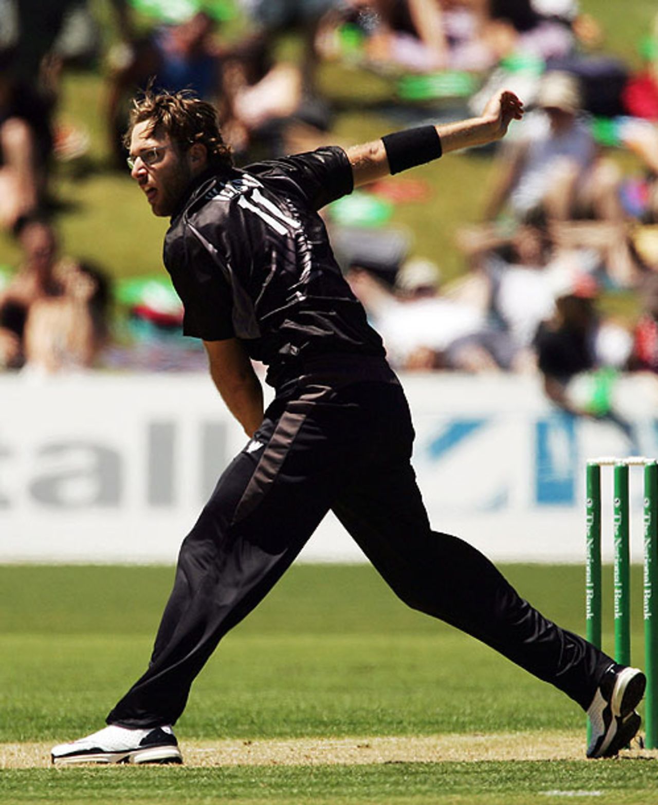 Daniel Vettori bagged 5 for 7, New Zealand v Bangladesh, 3rd ODI, Queenstown, December 31, 2007