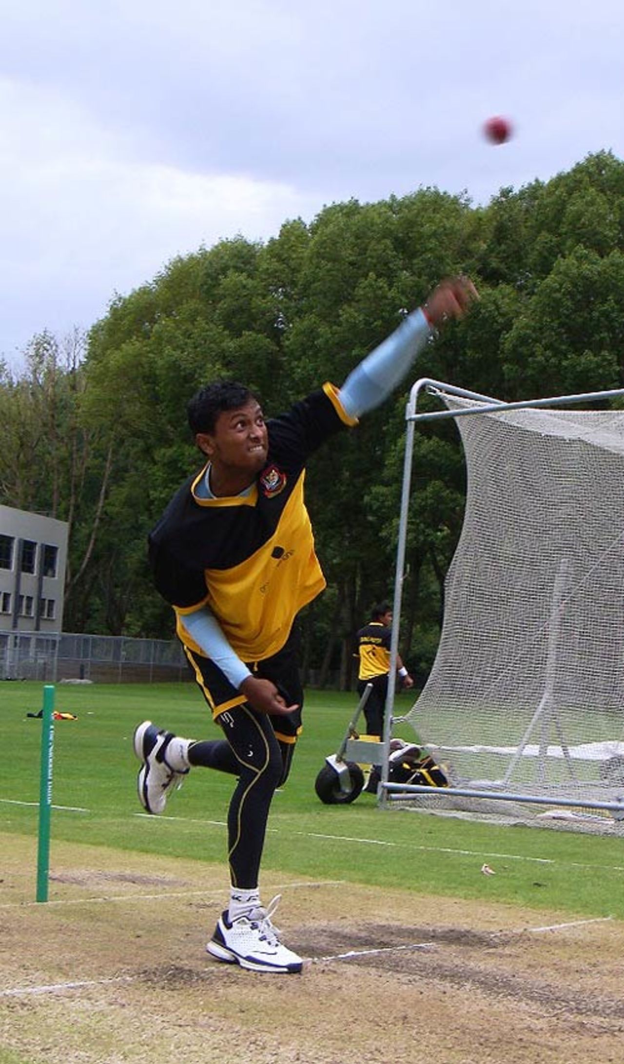 Enamul Haque delivers a ball in a practice session, Dunedin, January 2, 2008
