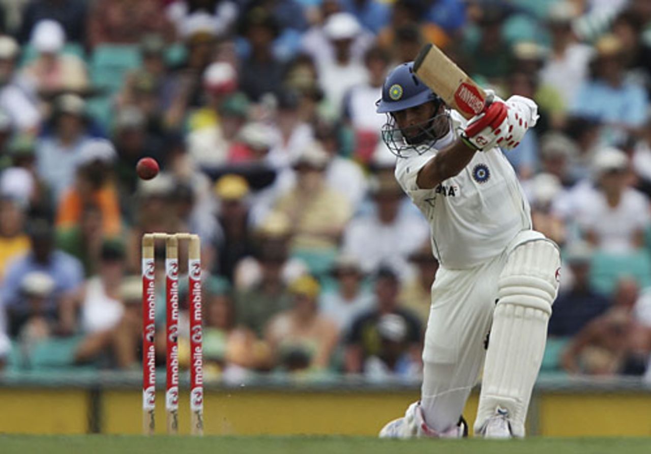 Rahul Dravid gets down on one knee to stroke the ball through cover, Australia v India, 2nd Test, 2nd day, Sydney, January 3, 2008