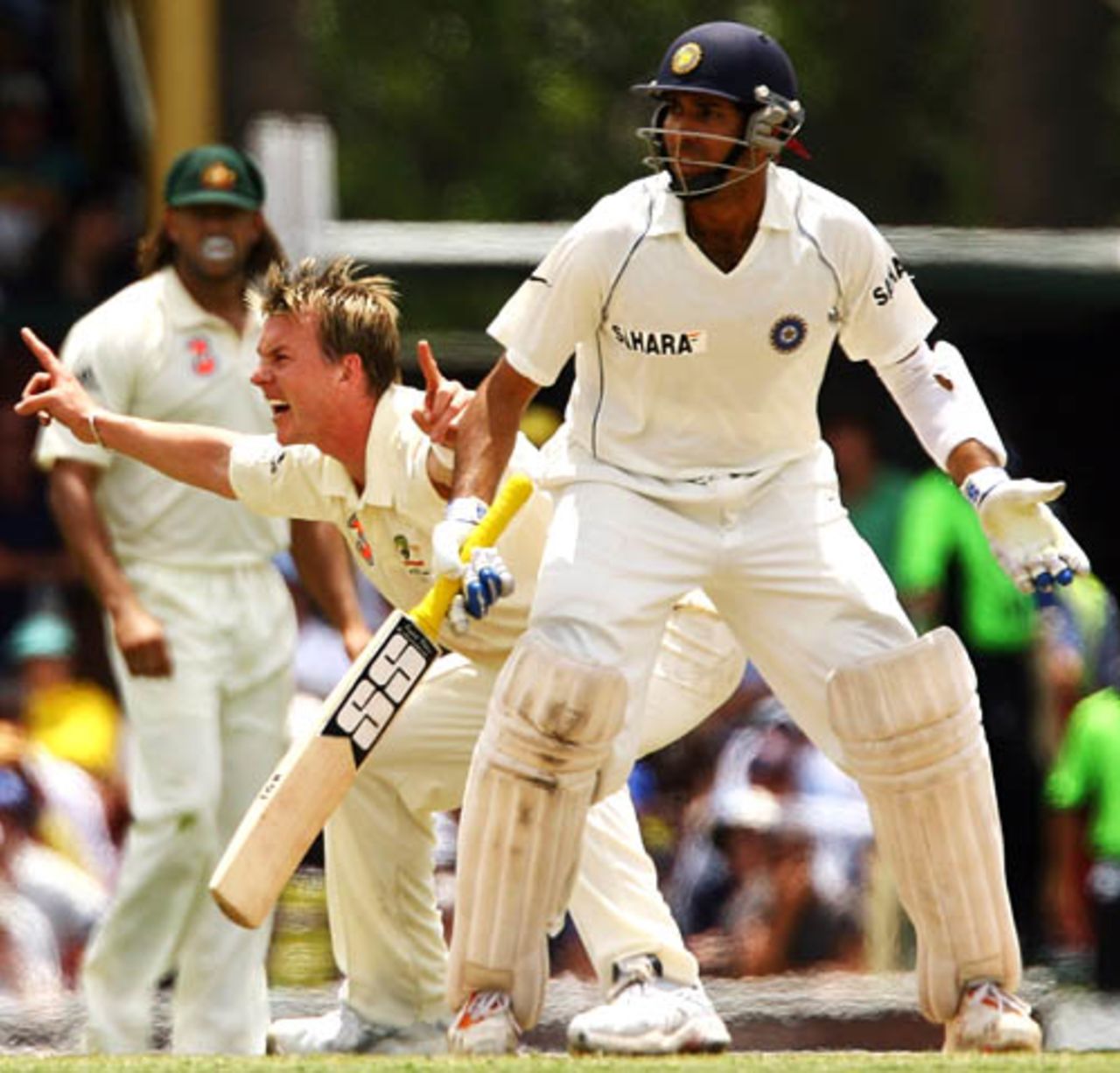VVS Laxman ponders over a run while Brett Lee appeals in vain, Australia v India, 2nd Test, Sydney, 2nd day, January 3, 2008