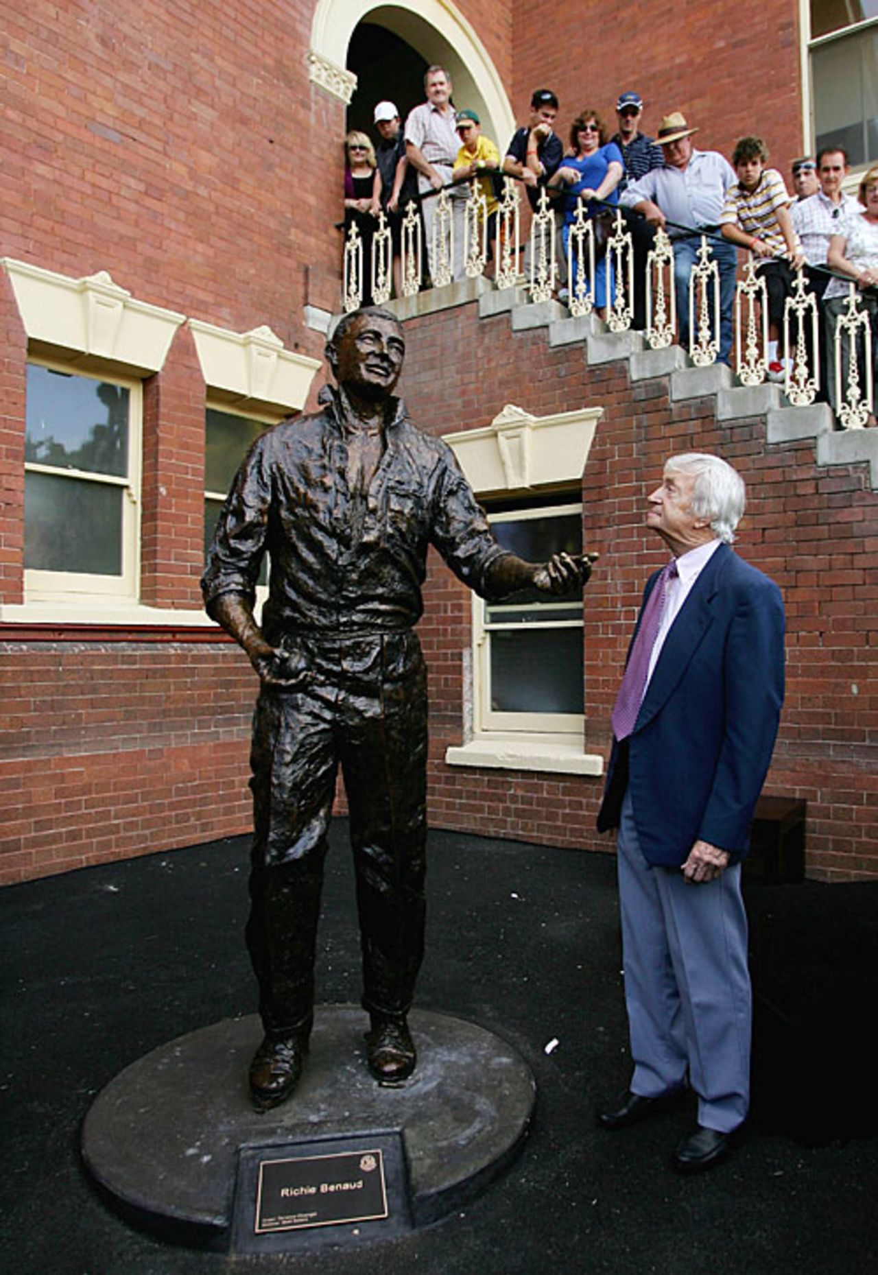 Richie Benaud stands next to a statue of himself at the SCG, Australia v India, 2nd Test, Sydney, 3rd day, January 4, 2008