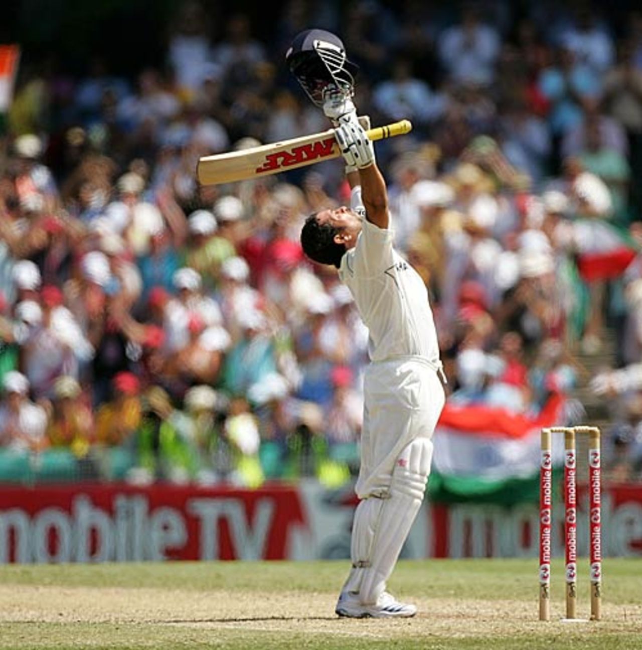 Sachin Tendulkar celebrates his 38th Test century, Australia v India, 2nd Test, Sydney, 3rd day, January 4, 2008