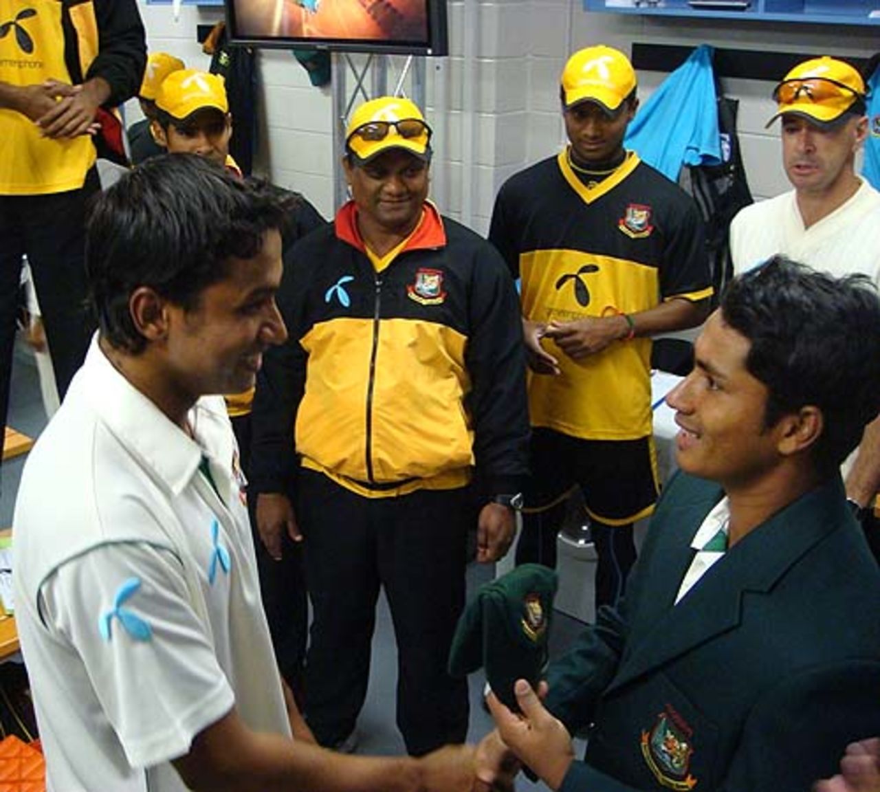 Sajidul Islam receives his Test cap from Mohammad Ashraful, New Zealand v Bangladesh, 1st Test, Dunedin, January 4, 2008