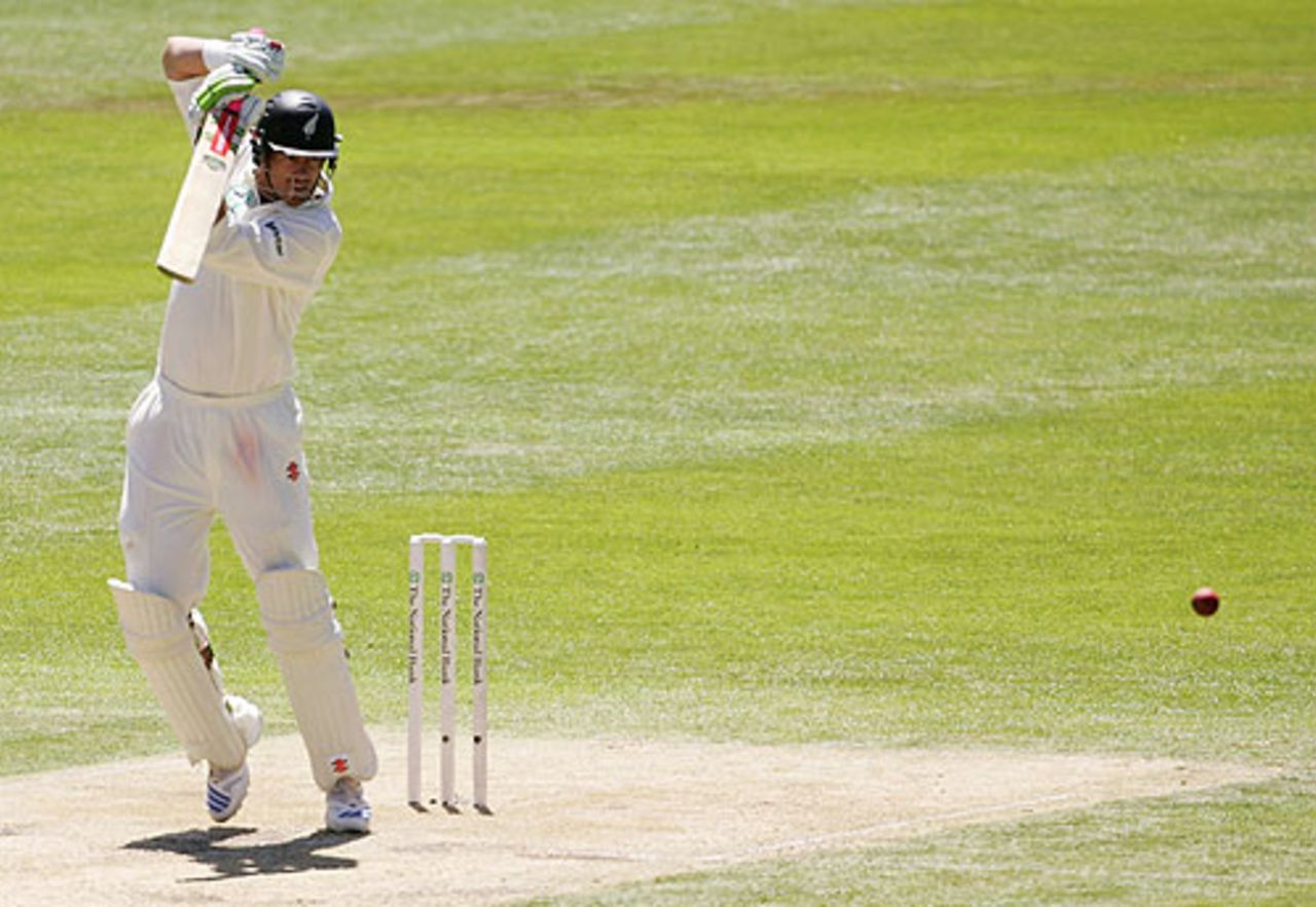 Jacob Oram picks up easy runs, New Zealand v Bangladesh, 1st Test, Dunedin, 2nd day, January 5, 2008