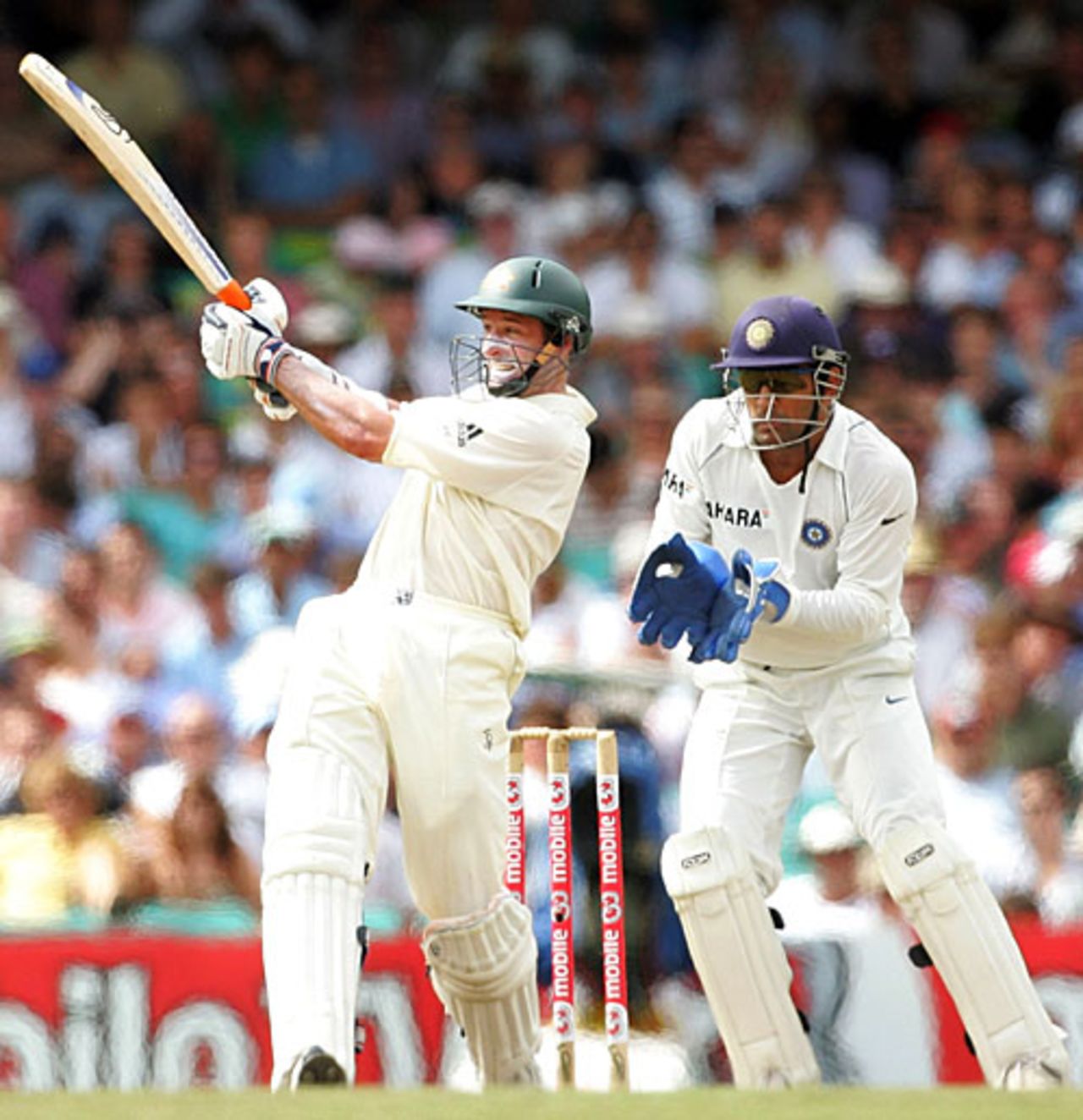 Michael Hussey pulls during his half-century, Australia v India, 2nd Test, Sydney, 4th day, January 5, 2008