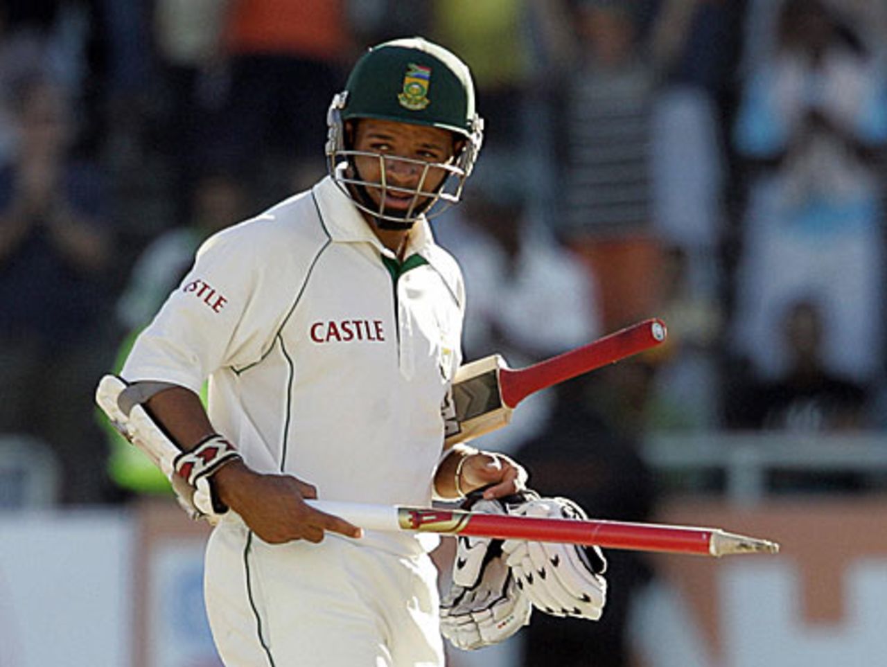 Ashwell Prince grabs a couple of stumps after guiding South Africa to a seven-wicket over West Indies, South Africa v West Indies, 2nd Test, Cape Town, January 5, 2008
