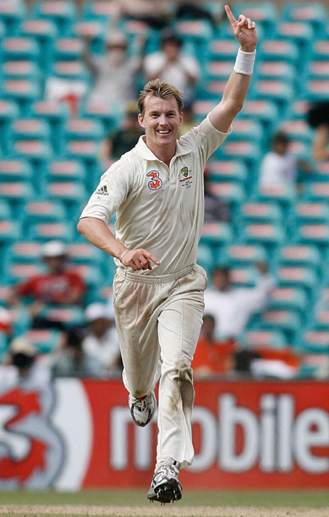 Brett Lee celebrates Sourav Ganguly's wicket, Australia v India, 2nd Test, Sydney, 5th day, January 6, 2008