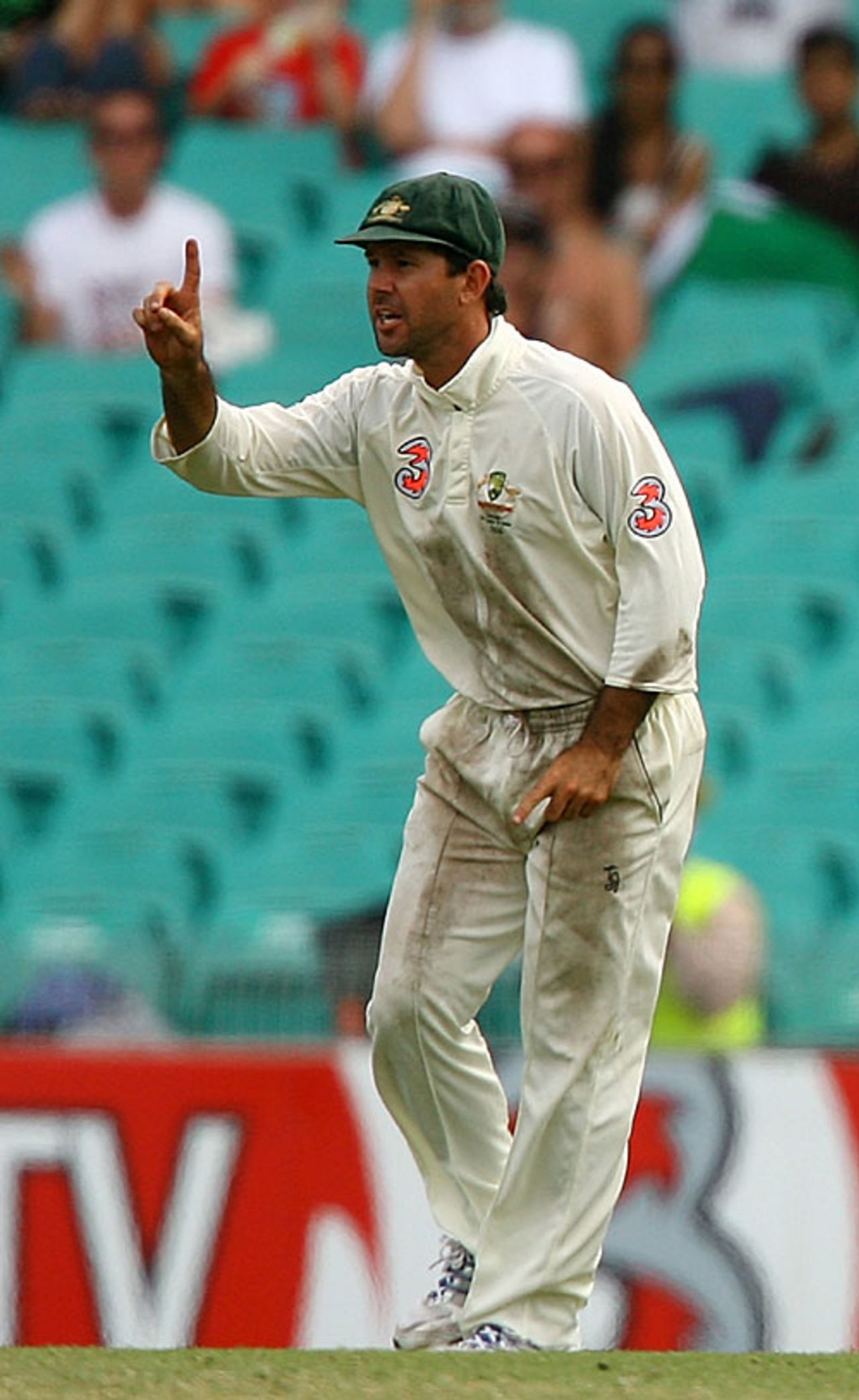 Ricky Ponting tells the umpire that Sourav Ganguly was caught cleanly, Australia v India, 2nd Test, Sydney, 5th day, January 6, 2008