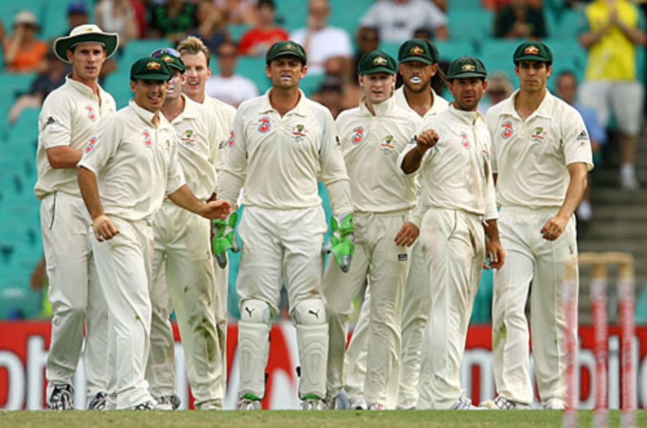 Australia wait for the umpire to give a decision on Sourav Ganguly's dismissal, Australia v India, 2nd Test, Sydney, 5th day, January 6, 2008