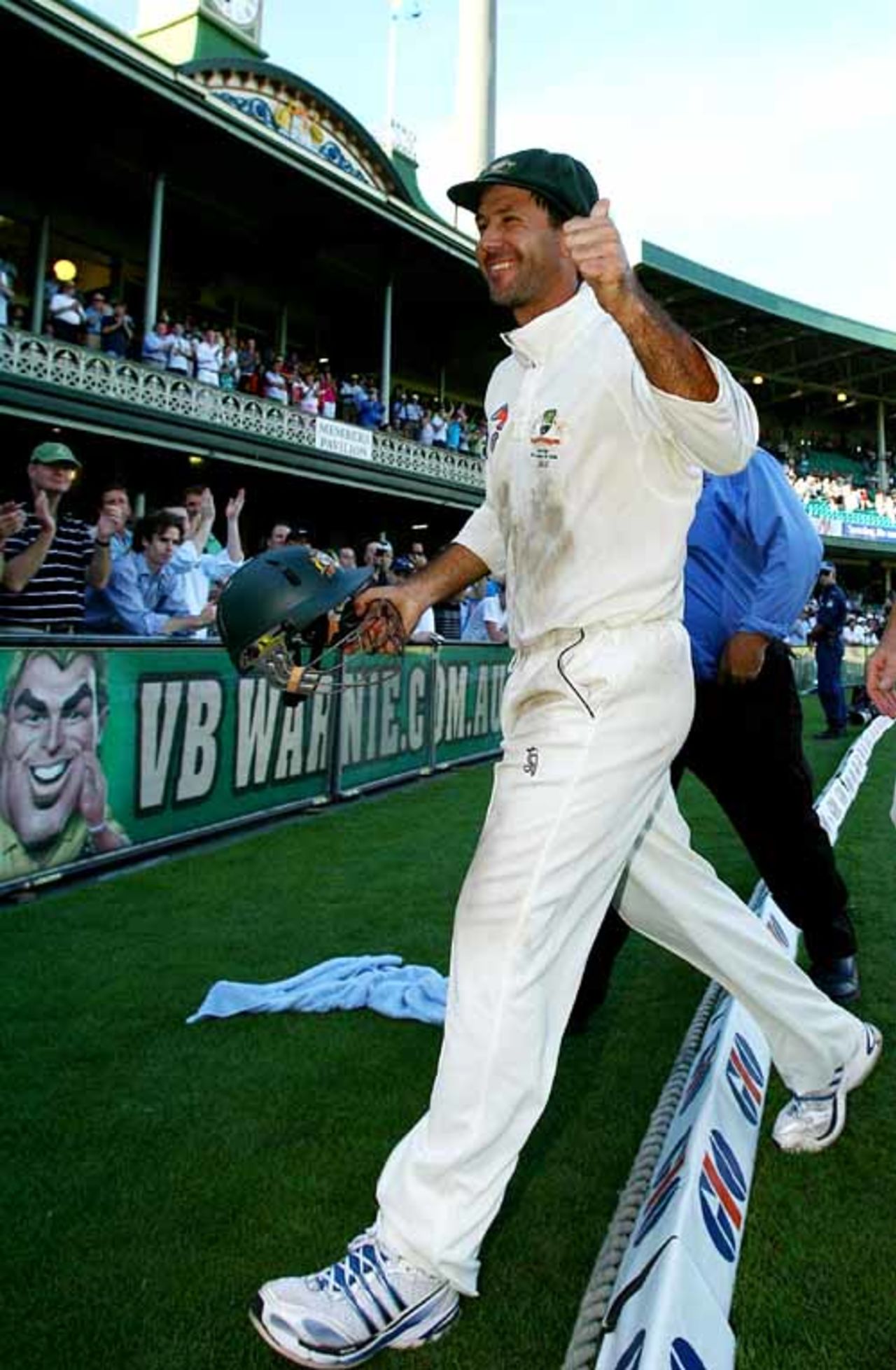 A thumbs up from Ricky Ponting as he leaves the field, Australia v India, 2nd Test, Sydney, 5th day, January 6, 2008