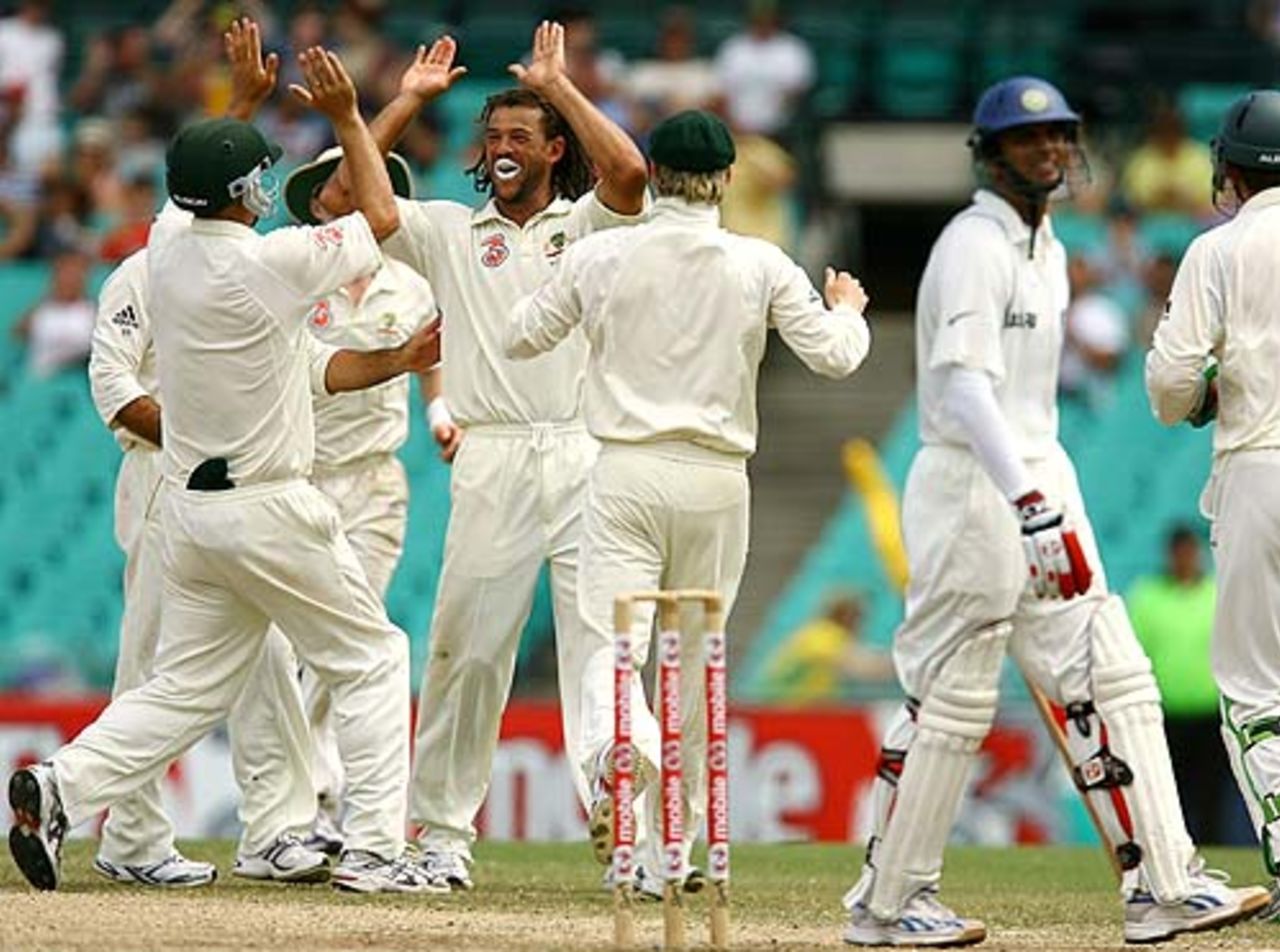 Andrew Symonds is congratulated on the wicket of Rahul Dravid, Australia v India, 2nd Test, Sydney, 5th day, January 6, 2008