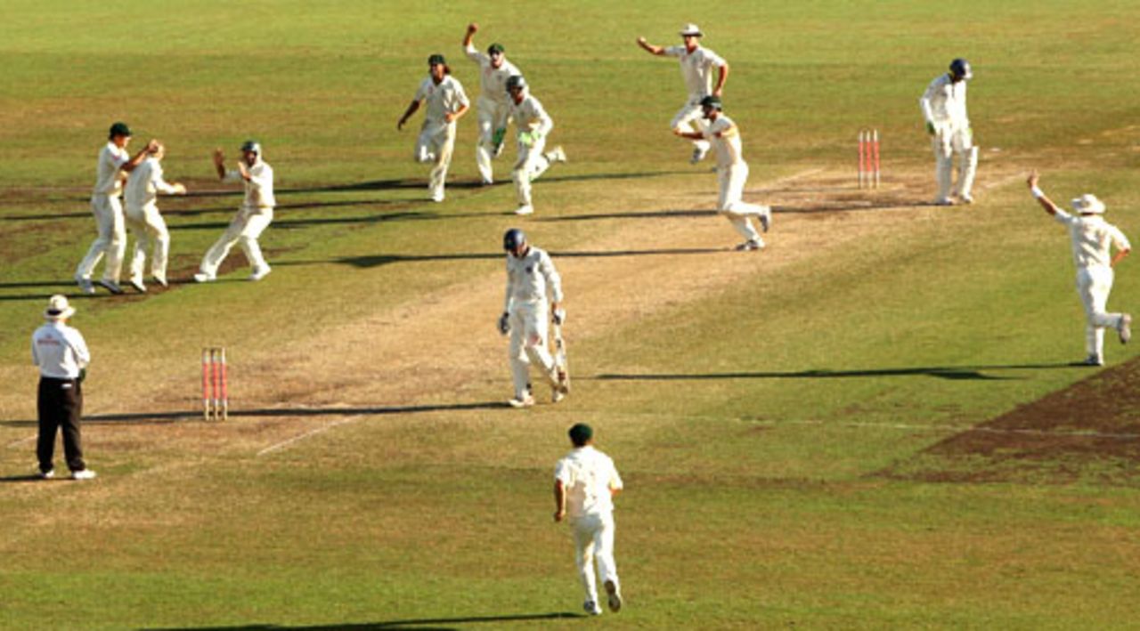 Michael Clarke is mobbed after he dismissed Harbhajan Singh, Australia v India, 2nd Test, Sydney, 5th day, January 6, 2008