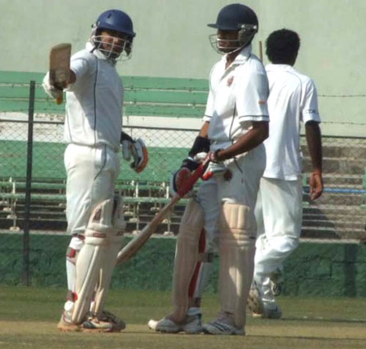 Rakesh Solanki raises the bat after his fifty, Baroda v Delhi, semi-final, Ranji Trophy Super League, Indore, 3rd day, January 7, 2008 