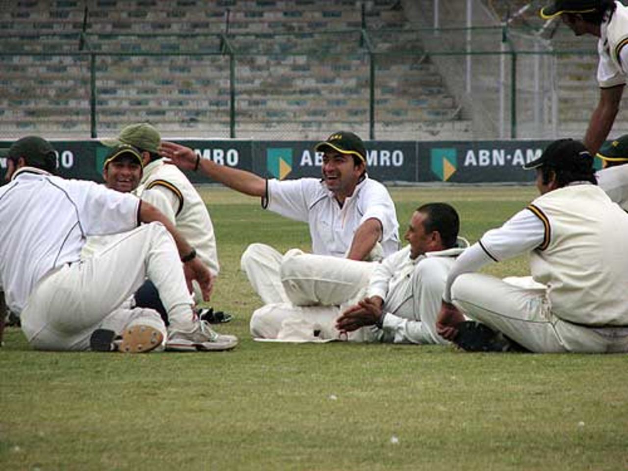 Hasan Raza and Younis Khan share a joke during a light-enforced break, HBL v SNGPL, Quaid-e-Azam Trophy final, Karachi, 1st day, January 7, 2008
