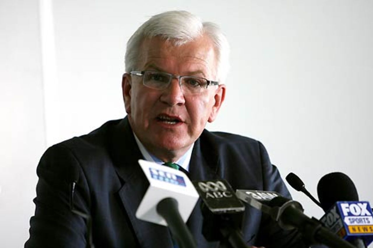 Malcolm Speed speaks to the media announcing Steve Bucknor's removal, Melbourne, January 8, 2008