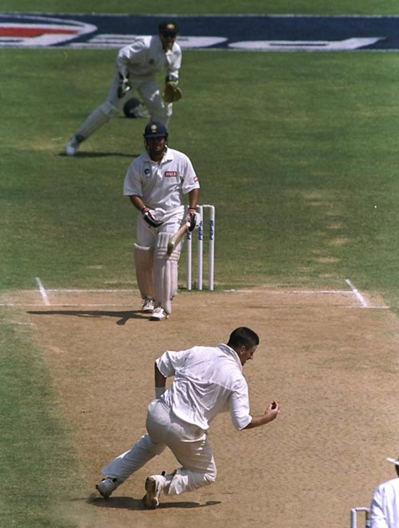 Sachin Tendulkar reaches his ton, India v Australia, 3rd Test, Bangalore, 4th day, March 28, 1998