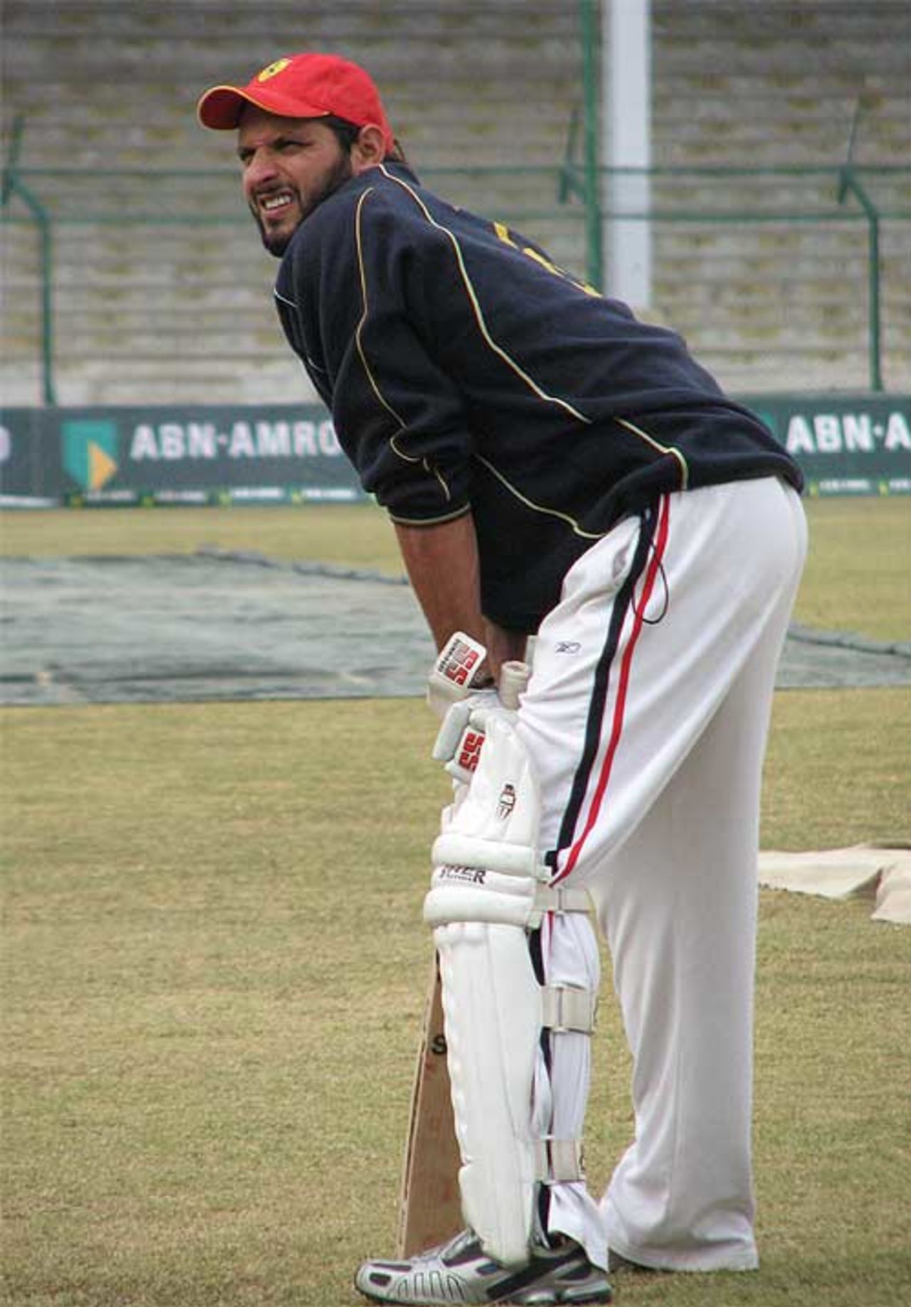Batting practice for Shahid Afridi as rain holds up play, HBL v SNGPL, Quaid-e-Azam Trophy final, Karachi, 2nd day, January 8, 2008
