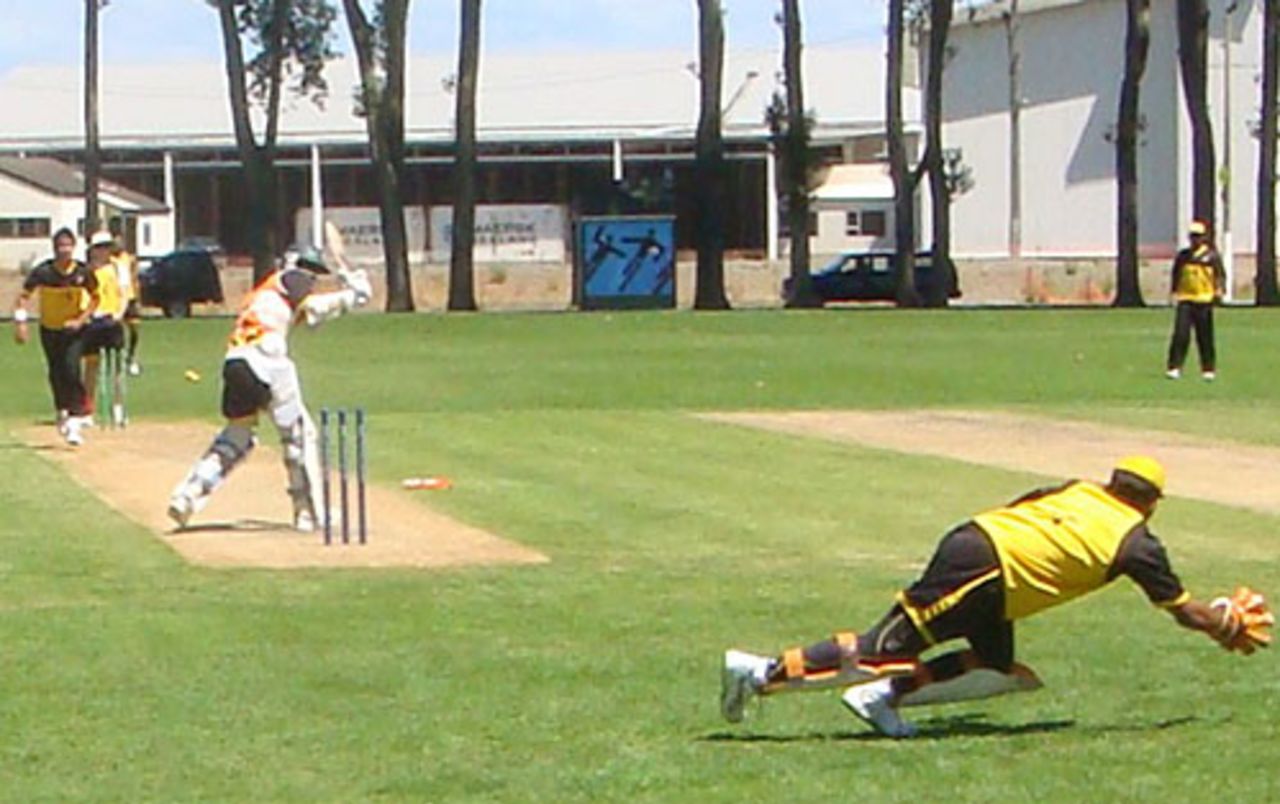 Mushfiqur Rahim dives to take a catch, Dunedin, January 8, 2007