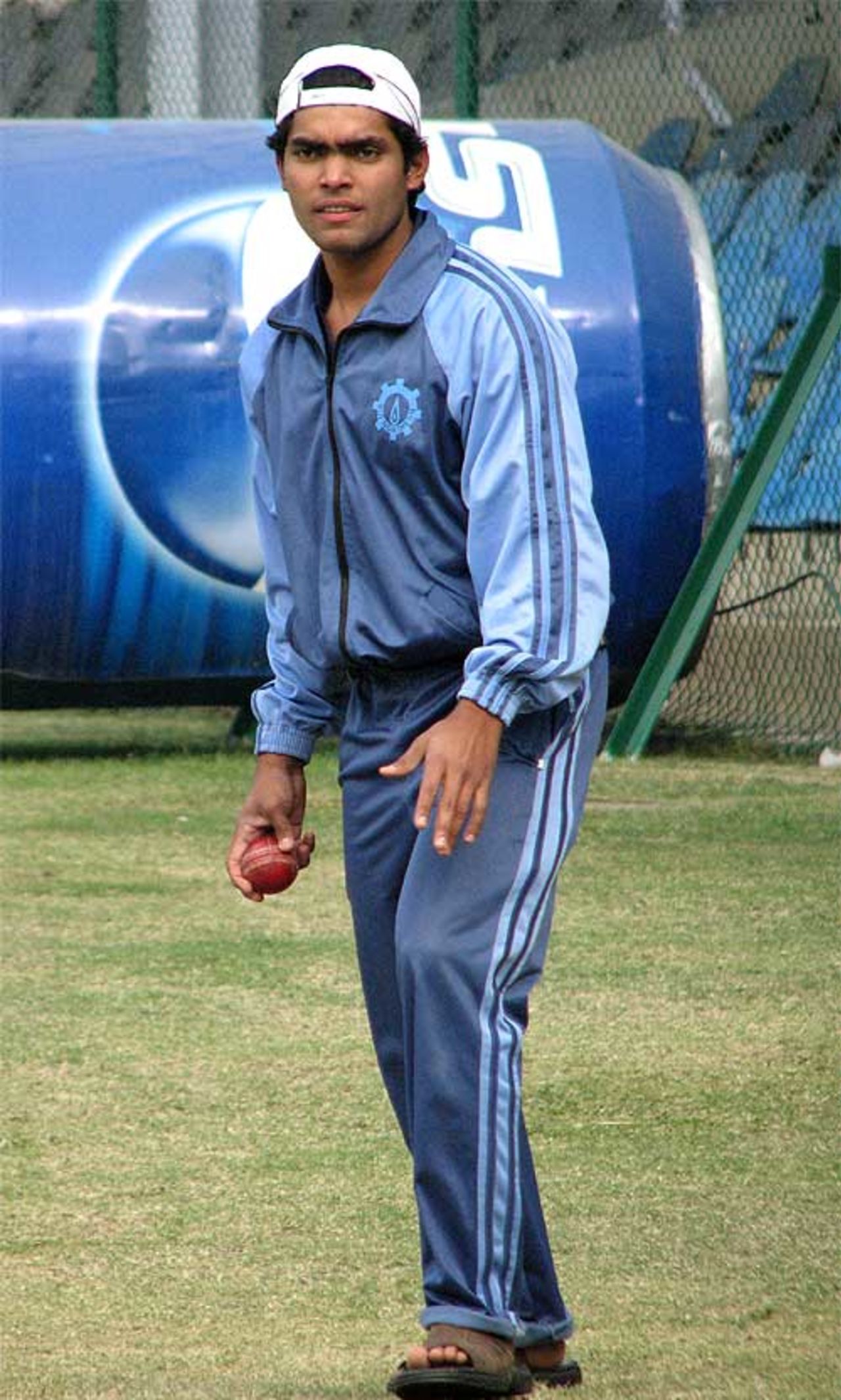 Umar Akmal practices during a rain interruption, HBL v SNGPL, Quaid-e-Azam Trophy final, Karachi, 2nd day, January 8, 2008