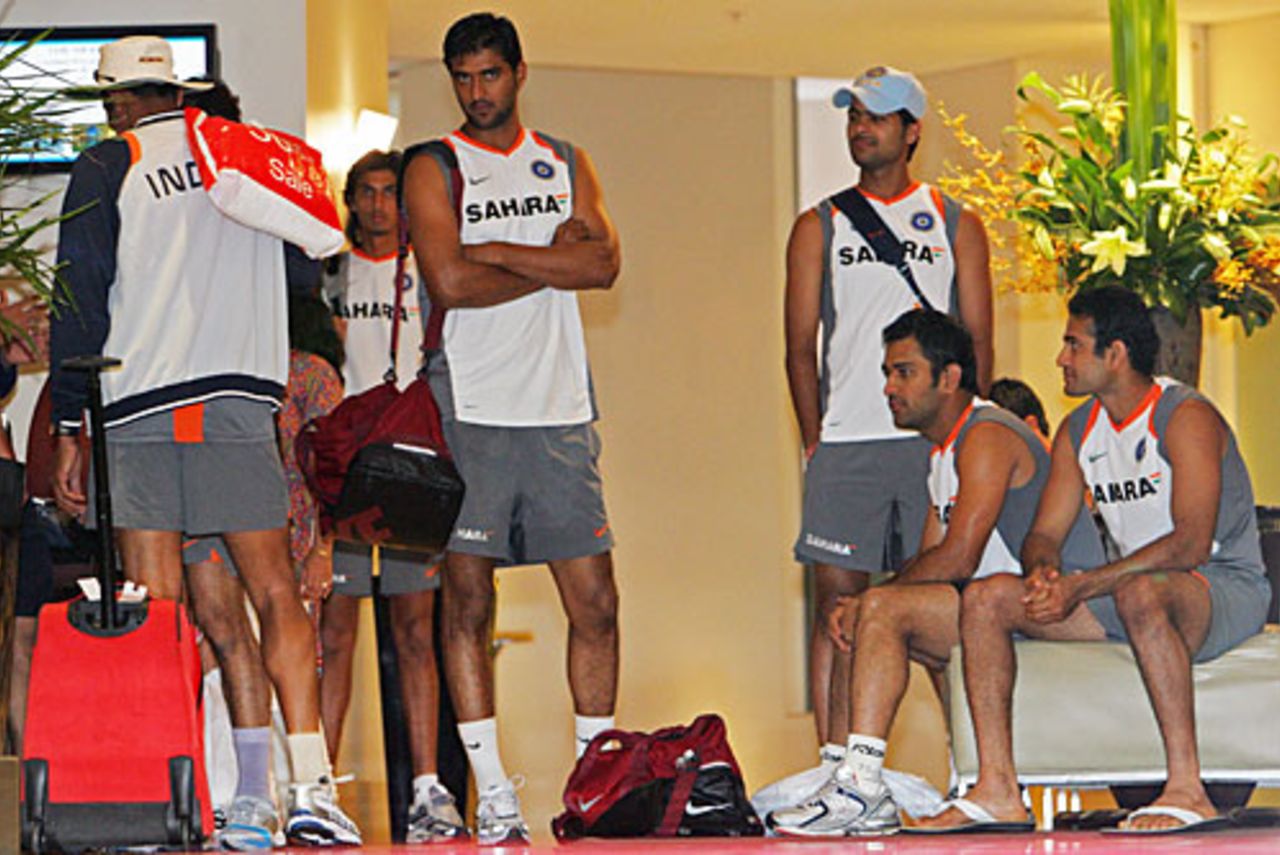 Indian players wait to leave for Bondi beach, Sydney, January 8, 2007